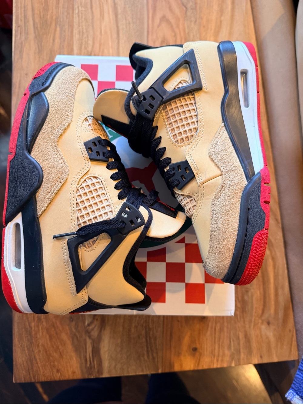 Jordan 4 retro (Pizza’s) Sesame/Fire Red-Black-white GS size 4 rear pair